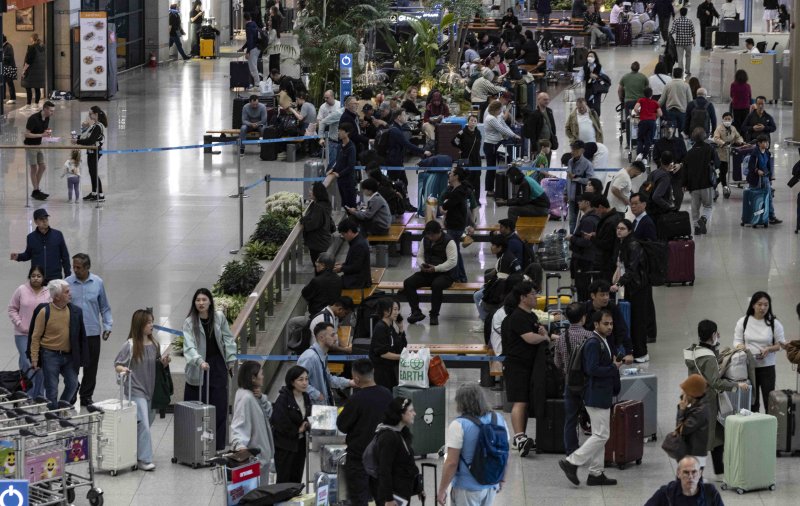 [인천공항=뉴시스] 김근수 기자 = 지난 4월17일 인천국제공항 제1여객터미널 입국장이 여행객들로 붐비고 있다. 2025.04.17. ks@newsis.com