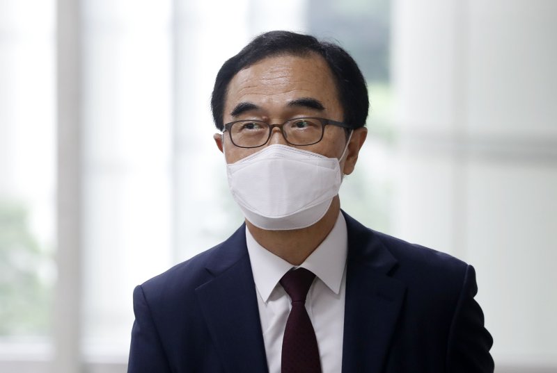 [서울=뉴시스] 문재인 정부 시절 산하 기관장에게 사표 제출을 종용했다는 이른바 '블랙리스트 의혹'으로 기소돼 1심에서 무죄를 선고받은 조명균 전 통일부 장관의 항소심이 11일 시작된다. 사진은 조 전 장관이 지난 2021년 6월 서울 서초구 서울고등법원에서 열리는 'NLL 대화록 폐기 및 손상 혐의 파기환송심' 1차 공판에 출석하고 있는 모습. 2021.06.11.
