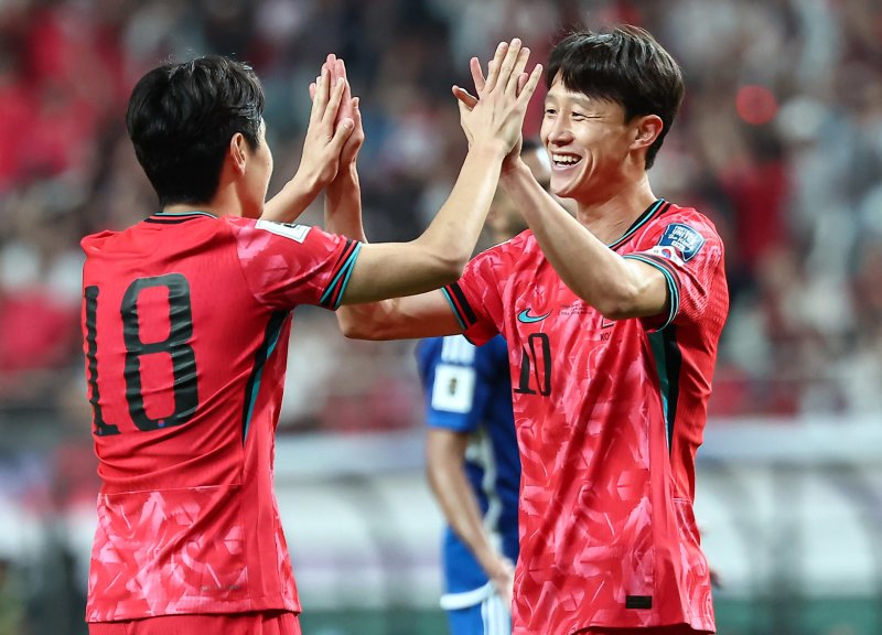 10일 오후 서울 마포구 상암동 서울월드컵경기장에서 열린 2026 국제축구연맹(FIFA) 북중미 월드컵 아시아 3차 예선 B조 10차전 대한민국과 쿠웨이트의 경기, 대한민국 이재성이 골을 넣고 기뻐하고 있다. 2025.6.10/뉴스1 ⓒ News1 김도우 기자