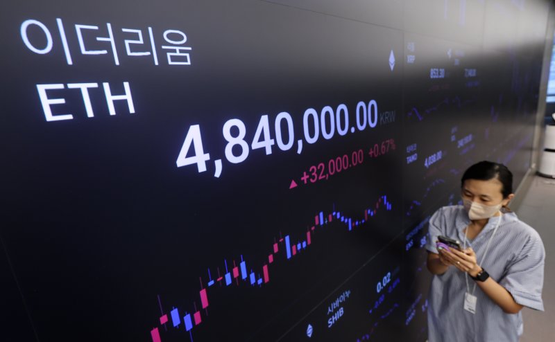 서울 강남구 업비트 고객센터 전광판에 이더리움 시세가 표시되고 있다. 2024.7.23/뉴스1 ⓒ News1 김도우 기자