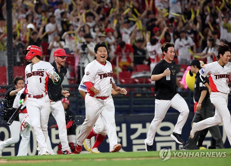 KIA 연장 10회 끝내기 승리 (출처=연합뉴스)