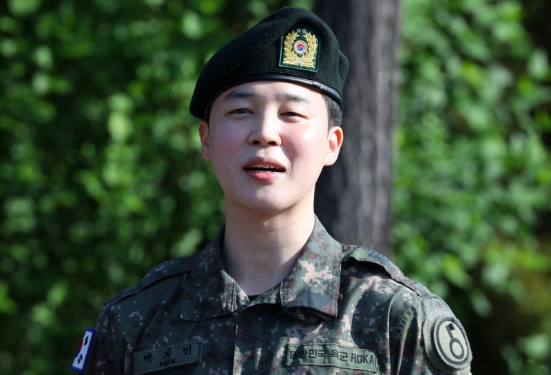 '오늘 전역' 방탄소년단 지민·정국 "그려나가던 그림, 계속 그려나갈 것"