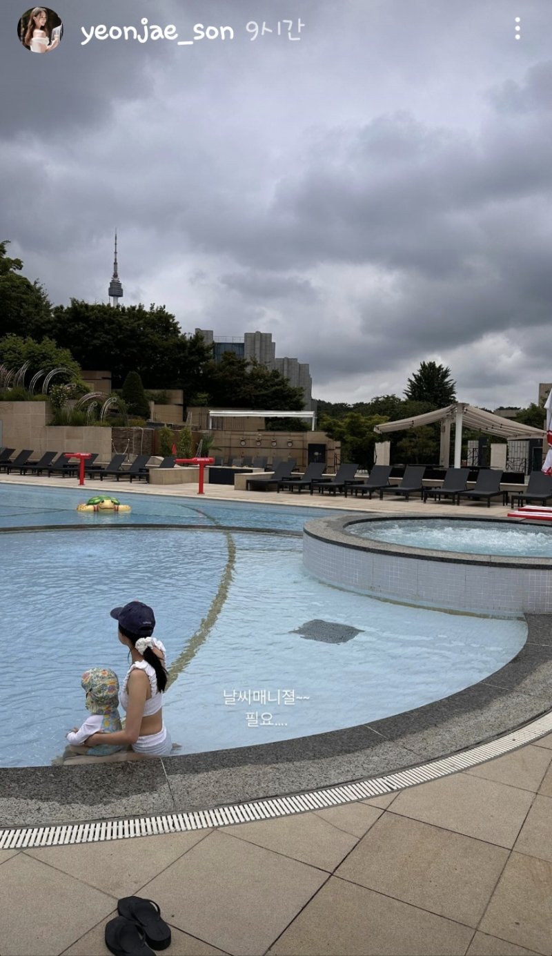 '금융인♥' 손연재, 아들과 호텔 수영장…늘씬한 몸매