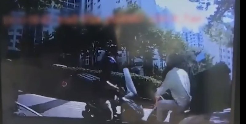 피의자들이 고의로 오토바이를 충돌하는 모습.(경기북부경찰청 제공. 재판매 및 DB 금지)/뉴스1