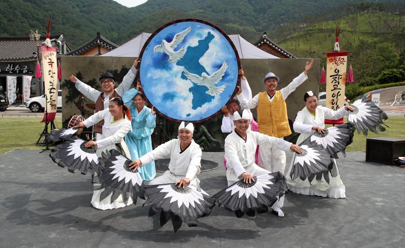 마당극 '오작교 아리랑'(산청군 제공. 재판매 및 DB금지).