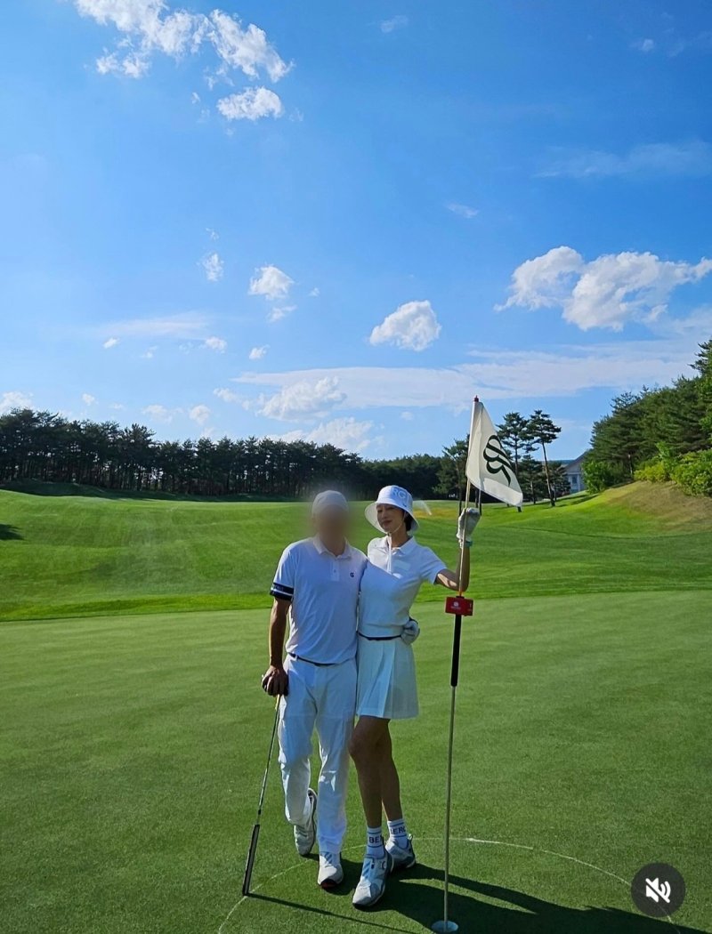 최여진, ♥7살 연상 남편과 골프 라운딩…달달한 신혼