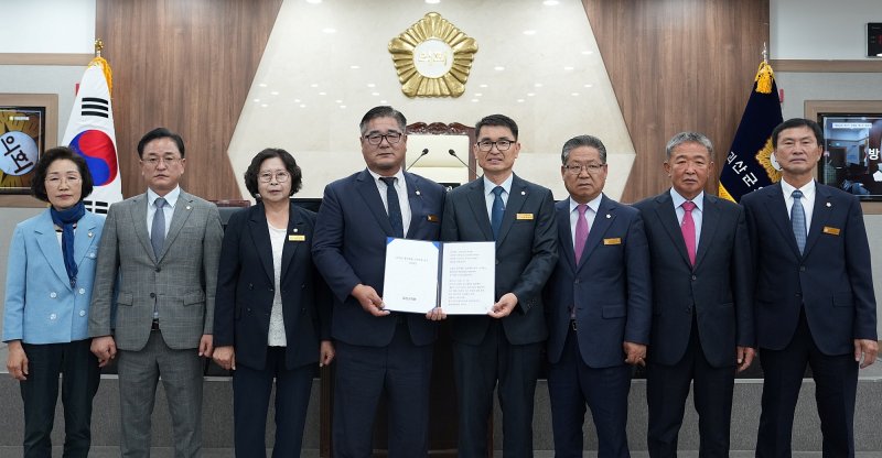 충북 괴산군의회는 지난 10일 열린 342회 1차 정례회에서 정부에 괴산군 홍수 예방 근본대책을 촉구하는 건의문을 채택했다.(괴산군의회 제공, 재판매 및 DB금지)/뉴스1