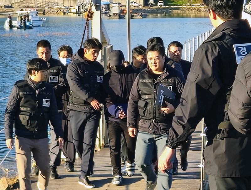 6일 오후 강원도 화천 북한강 일대에서 여자 군무원을 살해한 뒤 북한강에 시신을 유기한 현역 육군 장교의 현장 검증이 열리고 있다.2024.11.6/뉴스1 ⓒ News1 한귀섭 기자