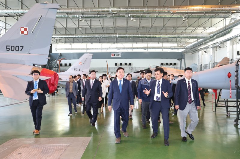 [창원=뉴시스]박완수 경남도지사, 2024년 9월 2일 폴란드 FA-50 운용기지 방문 모습.(사진=경남도 제공) 2025.06.11. photo@newsis.com *재판매 및 DB 금지