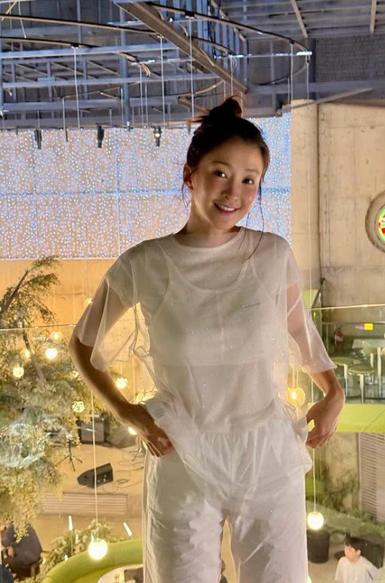 "살쪘지만 말라보여"…이시영, 시스루 패션 '깜짝'