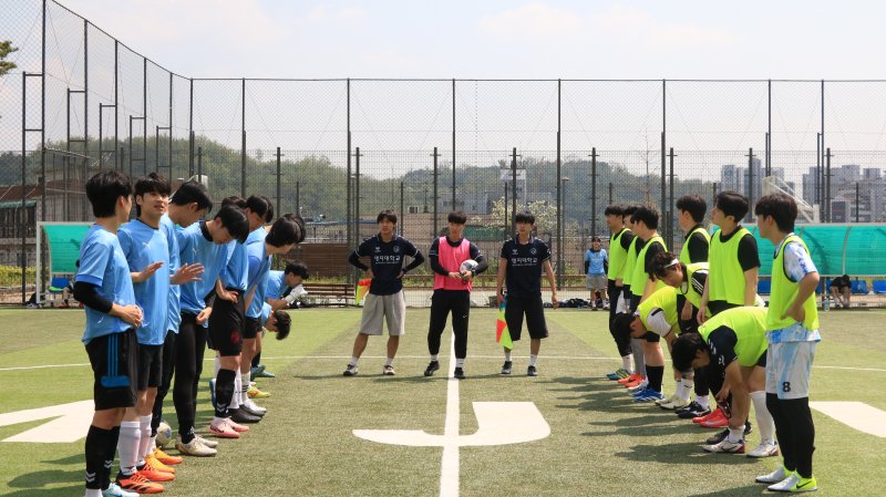 명지대에서 열린 '2025학년도 백마체전'에서 학생들이 축구 경기를 하고 있다. (사진=명지대 제공) *재판매 및 DB 금지