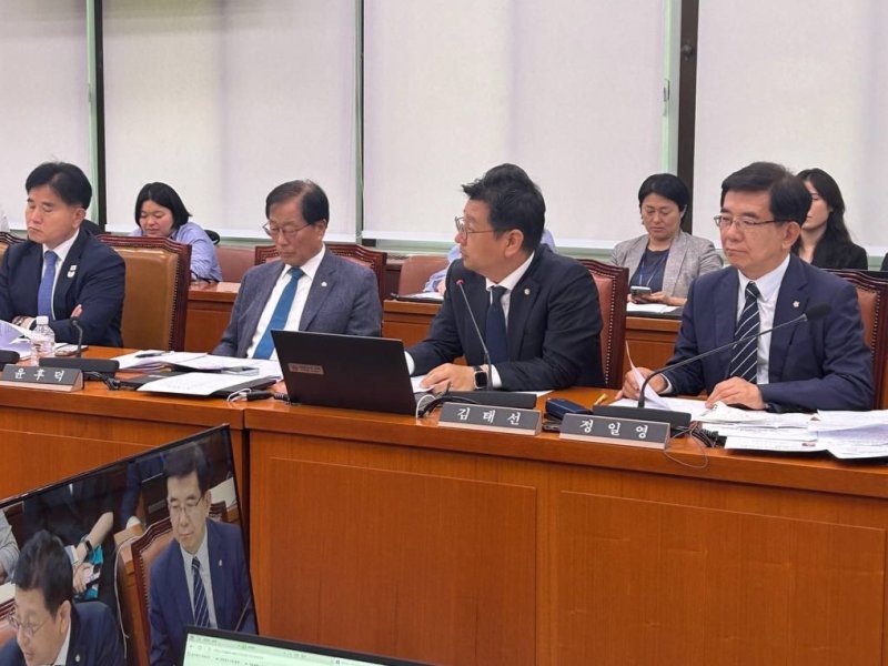 김태선 더불어민주당 의원(울산 동구)은 전날 국회에서 열린 ‘2025 경주 더킹플러스 카지노 정상회의 지원 특별위원회’ 회의에서 질의응답을 하고 있다.(김태선 의원실 제공. 재판매 및 DB 금지) /뉴스1