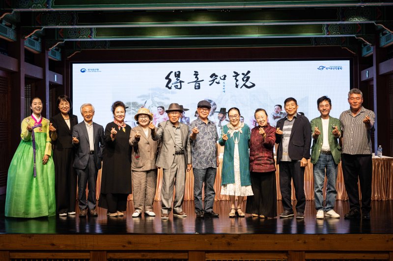 [서울=뉴시스] 11일 서울 중구 한국의집에서 열린 2025 판소리 합동공개행사 '득음지설' 기자간담회에 판소리 명창들과 판소리고법 명인들 (사진=국가유산진흥원 제공) 2025.06.11. pyhoto@newsis.com *재판매 및 DB 금지