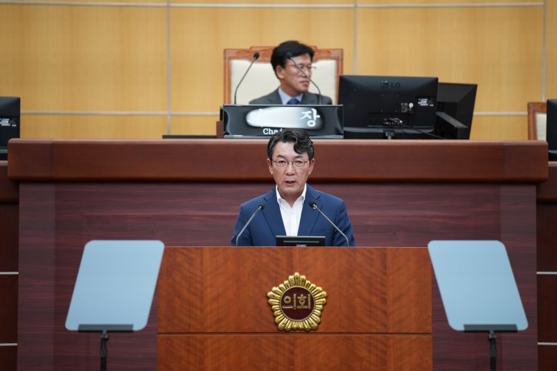 11일 정종복 무료 바카라 게임의원이 정례회에서 도정질의를 하고 있다.(의회제공)2025.6.11/뉴스1