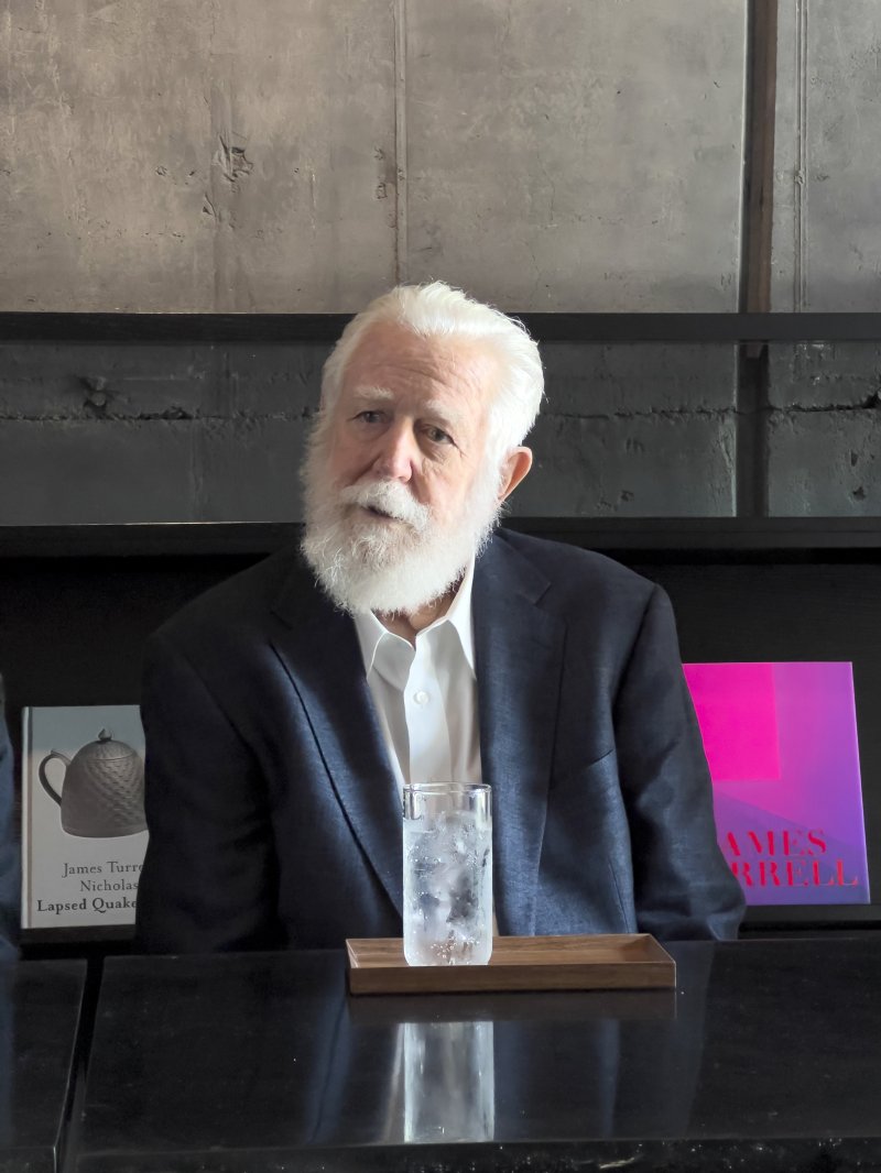 [서울=뉴시스] 박진희 기자 = 제임스 터렐(James Turrell) 작가가 11일 서울 용산구 페이스갤러리에서 기자간담회를 하고 있다. 2025.06.11. pak7130@newsis.com