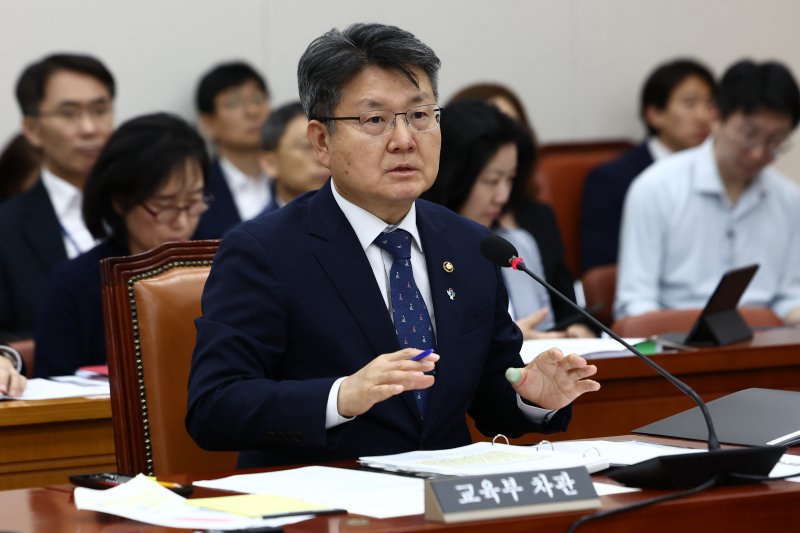 오석환 교육부 차관이 11일 서울 여의도 국회에서 열린 리박스쿨 관련 교육위원회 전체회의에서 의원 질의에 답변하고 있다. 2025.6.11/뉴스1 ⓒ News1 김민지 기자