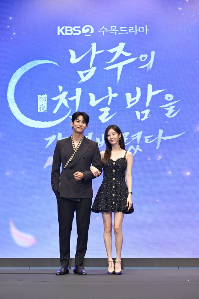 옥택연(왼쪽), 서현