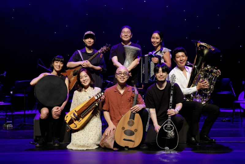 [부산=뉴시스] 하림&블루카멜앙상블 단체 사진. (사진=국립부산국악원 제공) 2025.06.11. photo@newsis.com *재판매 및 DB 금지