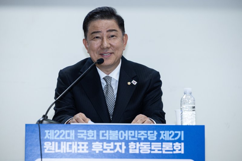 김병기 더불어민주당 원내대표 후보가 10일 오후 서울 여의도 국회 의원회관에서 열린 제22대 국회 민주당 제2기 원내대표 선출 합동토론회에서 기조연설을 하고 있다. 2025.6.10/뉴스1 ⓒ News1 이재명 기자