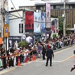 방탄소년단 전역 라방, 1580만회 실시간 재생…하이브 사옥 앞엔 4천명 운집