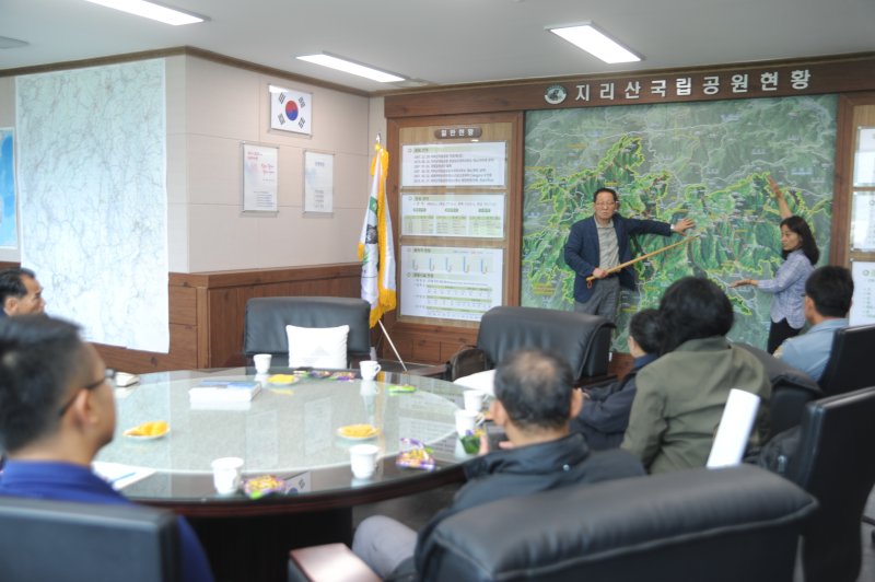 [산청=뉴시스] 태국 카오야이국립공원 대표단, 지리산국립공원 방문 (사진=지리산국립공원 제공) 2025. 06. 11. photo@newsis.com *재판매 및 DB 금지