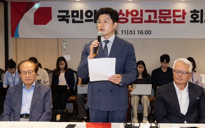 김용태 국민의힘 비상대책위원장이 11일 오후 서울 여의도의 한 식당에서 열린 상임고문단 회의에서 발언을 하고 있다. 2025.6.11/뉴스1 ⓒ News1 이재명 기자