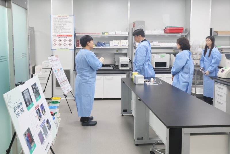 권재한 농촌진흥청장은 11일 충북농업기술원을 방문해 충북지역 11개 시군의 과수화상병 예찰 및 방제 추진 현황을 보고받고, 현장 진단체계를 직접 점검했다. (사진 = 농진청 제공) 2025.06.11. *재판매 및 DB 금지