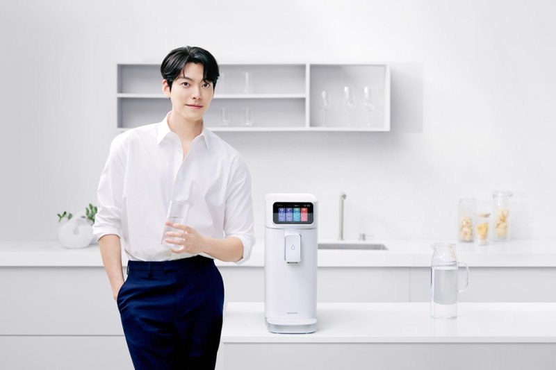 세라젬 이온수 생성기 밸런스와 브랜드 모델 배우 김우빈. 세라젬 제공