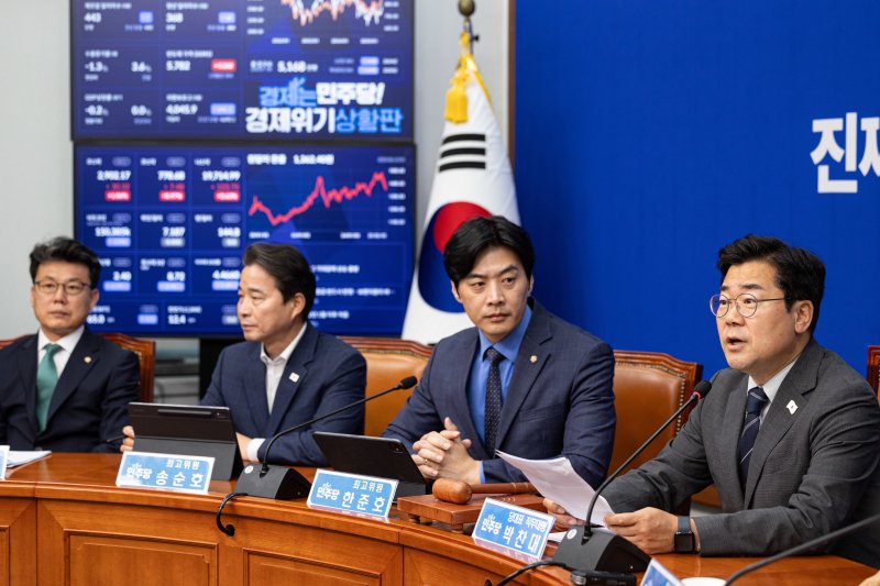 박찬대 더불어민주당 대표 직무대행 겸 원내대표가 11일 오전 서울 여의도 국회에서 열린 최고위원회의에서 발언을 하고 있다. 2025.6.11/뉴스1 ⓒ News1 이재명 기자