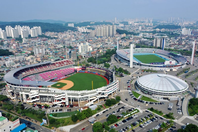 [수원=뉴시스] 수원종합운동장 전경. (사진=수원시 제공) 2025.06.11. photo@newsis.com *재판매 및 DB 금지