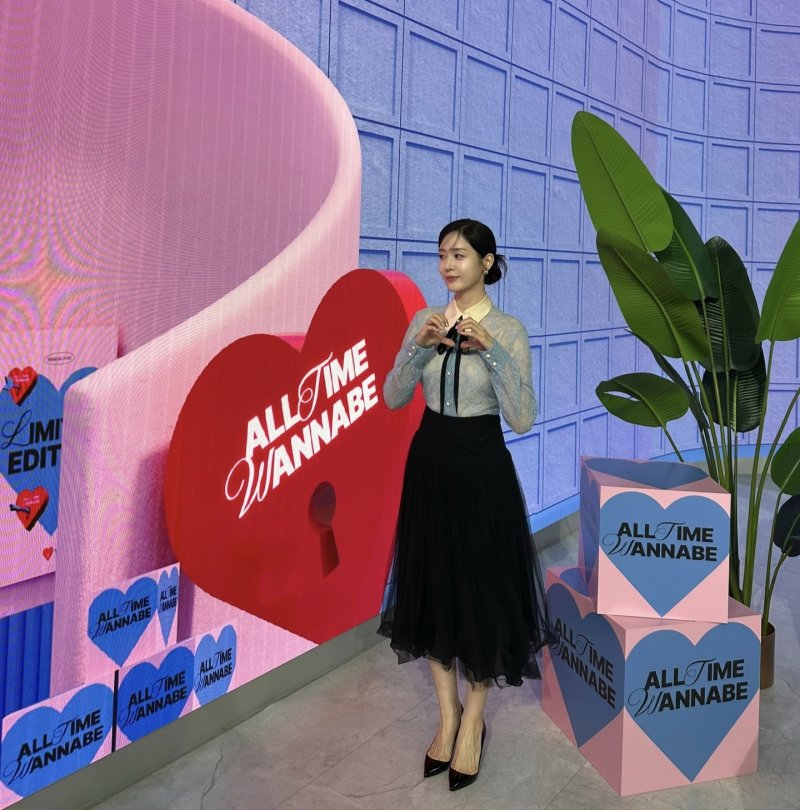 '코인 상장 뒷돈' 남편 보석 석방…성유리, 여전한 요정 미모