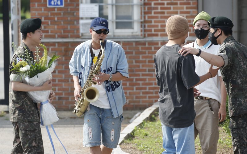 [뉴스1 ★]진부터 정국까지 군복무 마친 BTS…눈물·색소폰·13Kkg 감량