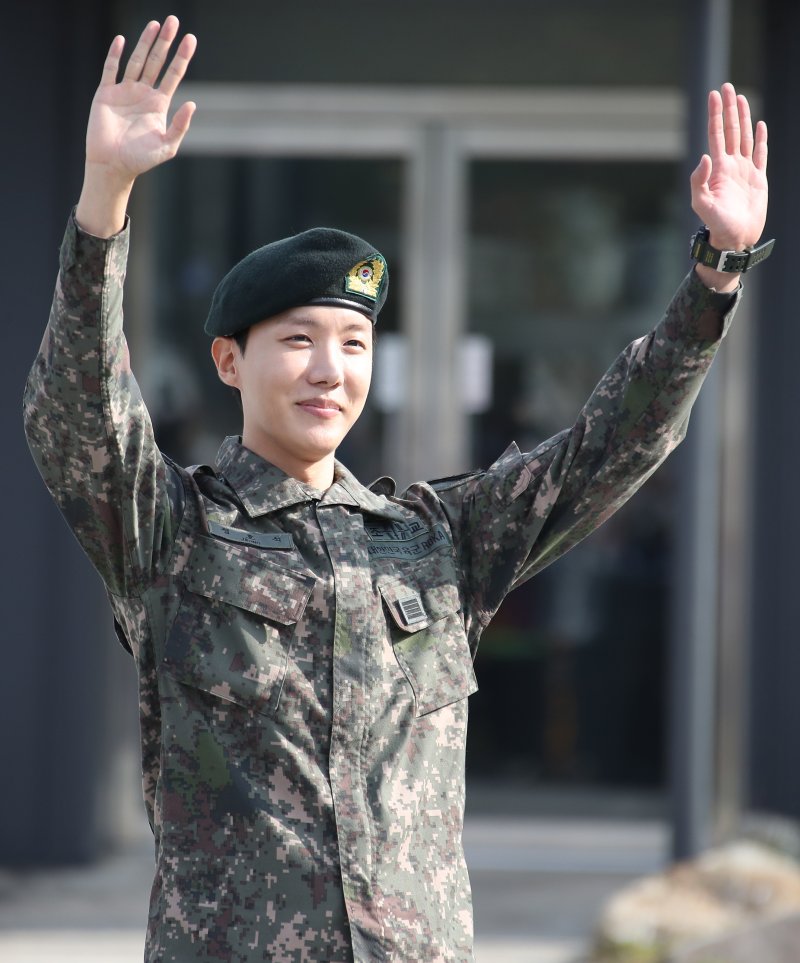 [뉴스1 ★]진부터 정국까지 군복무 마친 BTS…눈물·색소폰·13Kkg 감량