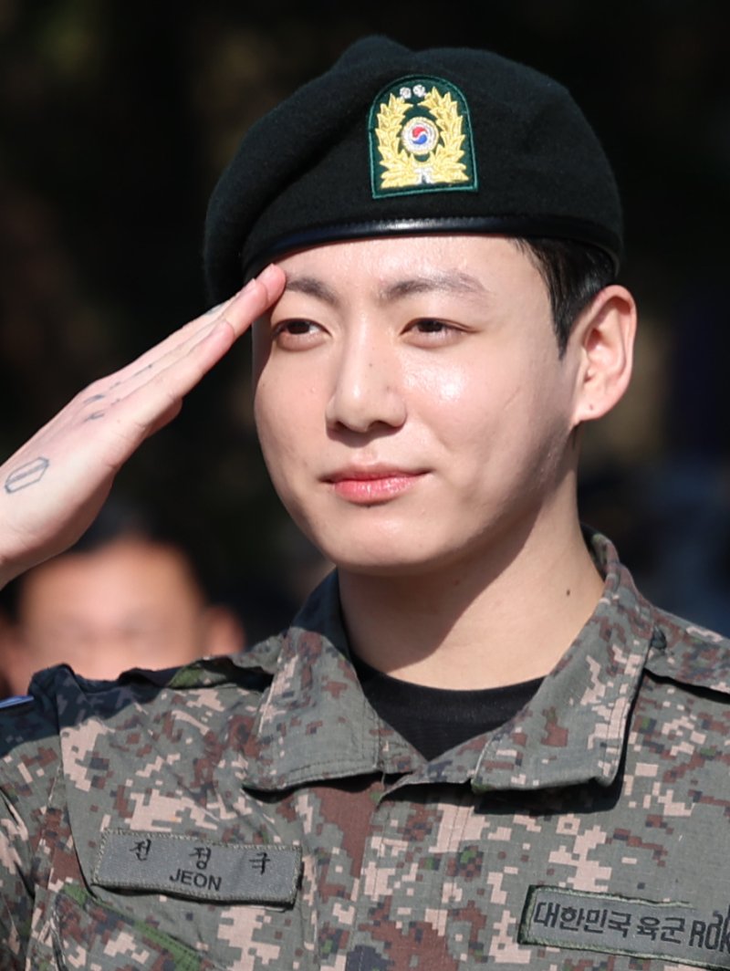 BTS 정국, 현관문 '띠띠띠띠'...30대 중국인 여성 자택 침입 시도하다 체포