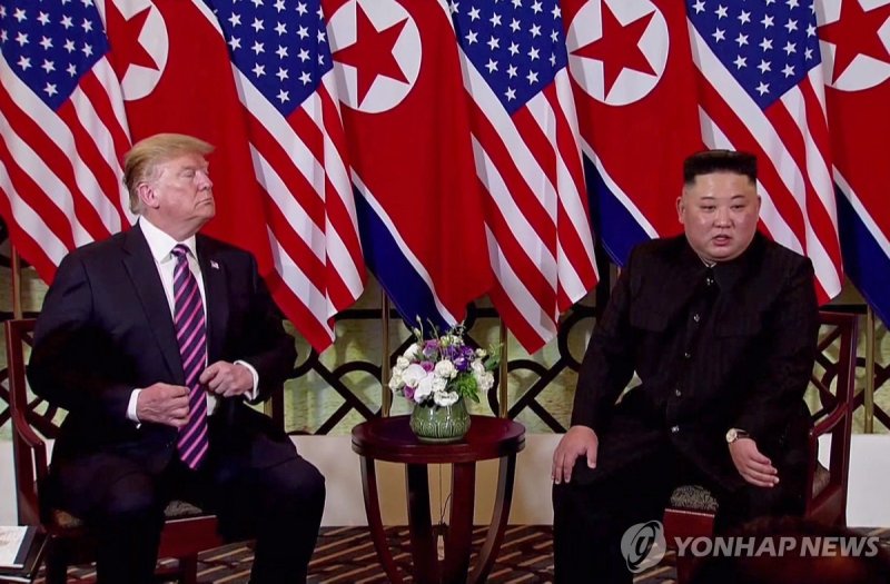 2019년 2월 베트남 하노이서 만난 트럼프와 김정은 (출처=연합뉴스)