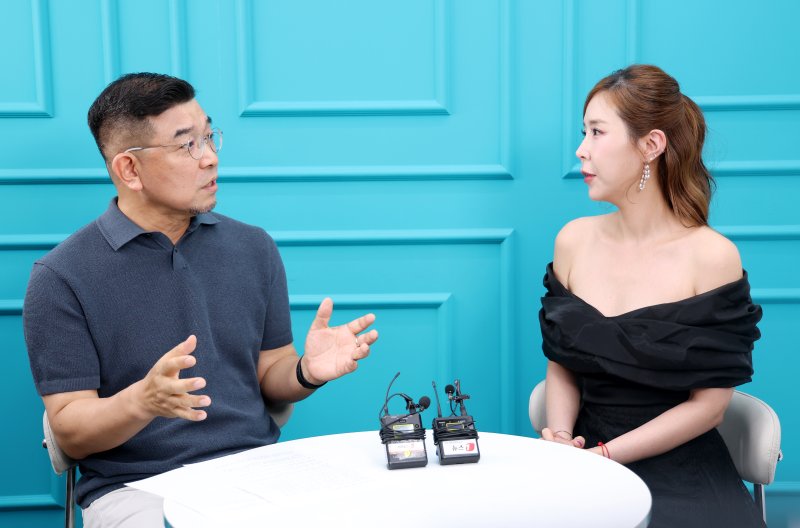 신지, K혼성그룹 코요태의 영원한 홍일점 뮤즈 [정덕현의 페르소나K]