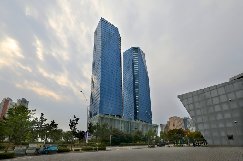 재외동포웰컴센터와 재외동포청이 입주한 부영송도타워 (출처=연합뉴스)