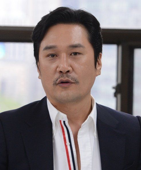 '이재명 저격수' 된 JK김동욱 "마트 의무휴업일 법안에 무너진 직원"