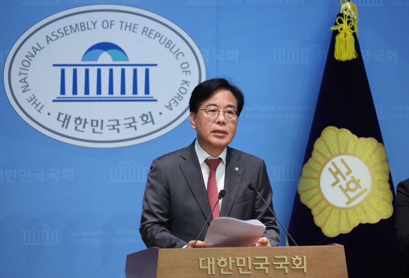 '내우외환' 속 野 이끌 새 원내사령탑은…TK 송언석·수도권 김성원 출사표