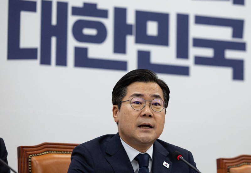 박찬대 "1기 원내대표단 유종의 미…당 대표 출마 고민 중"