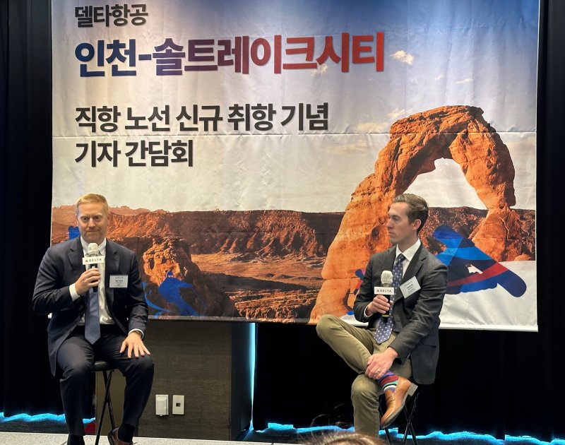 제프 무마우 델타토르카지노 아시아·태평양 부사장(왼쪽)과 라이언 맥 솔트레이크관광청 글로벌 마케팅 총괄ⓒ News1 윤슬빈 기자
