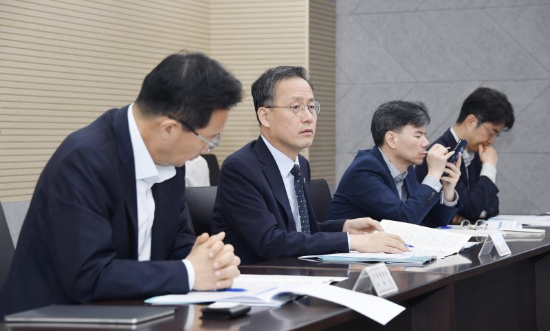 [서울=뉴시스] 이형일 기획재정부 장관 직무대행 1차관이 12일 세종시 정부세종청사에서 '제47차 물가관계차관회의'를 주재하고 있는 모습. (사진=기획재정부 제공) 2025.06.12. photo@newsis.com *재판매 및 DB 금지