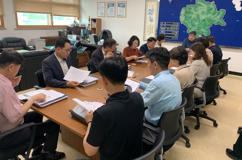 충북 괴산군은 12일 장우성 부군수 주재로 대통령 공약 반영 바카라사이트 온카판의 후속 조치와 미반영 바카라사이트 온카판 대응 방안을 논의했다.(괴산군 제공, 재판매 및 DB금지)/뉴스1
