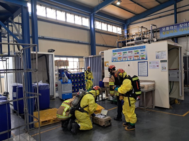 얼굴에 조금 튀었는데 사망 '수산화테트라메틸암모늄' 뭐길래