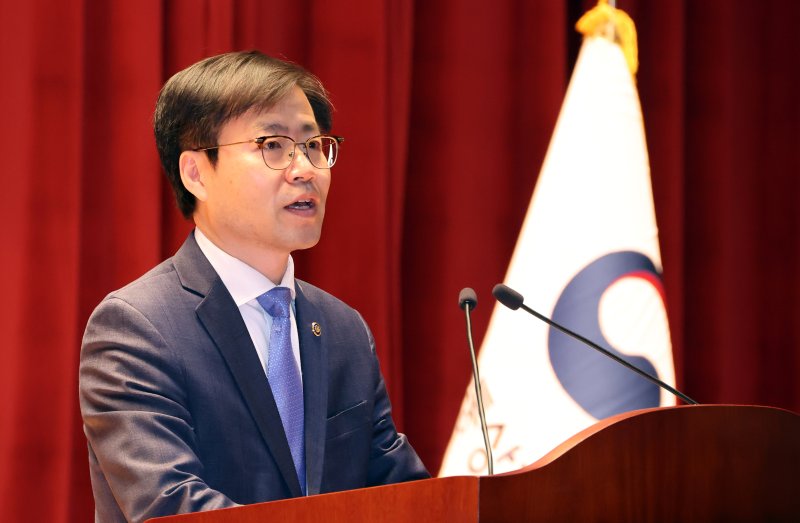 [세종=뉴시스] 강종민 기자 = 여한구 산업통상자원부 통상교섭바카라사이트 쇼미더벳이 12일 세종시 정부세종청사에서 열린 취임식에서 취임사를 하고 있다. 2025.06.12. ppkjm@newsis.com