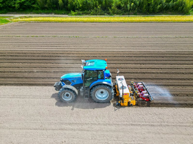 LS엠트론 ‘국내 최고 마력’ 자율작업 트랙터 선보여