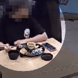돈가스 먹던 손님, 머리카락 트집 잡더니... 영상에 나온 반전 상황