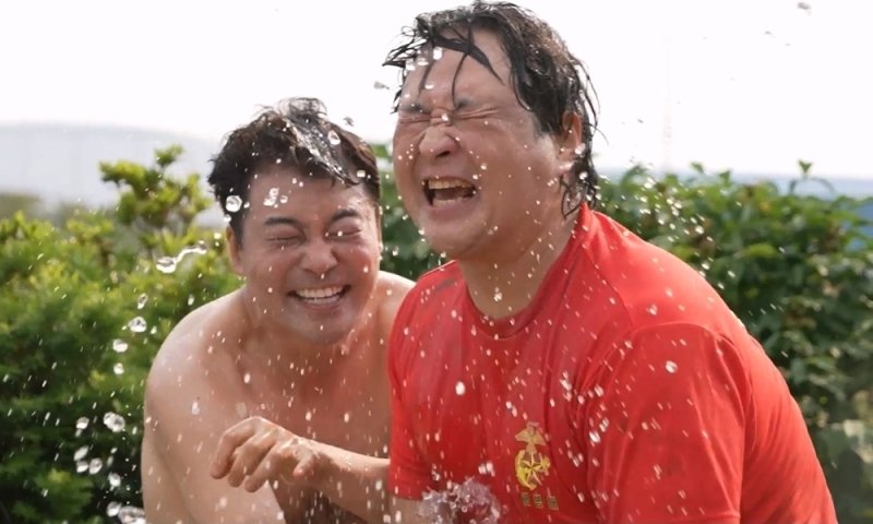 전현무·구성환, 초밀착 냉수 샤워…대규모 양계장 입성까지