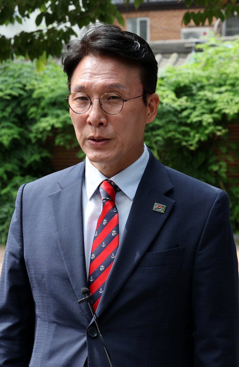 [서울=메이저 바카라사이트 주사위] 배훈식 기자 = 김민석 국무총리 후보자가 13일 오전 서울 종로구 금융감독원 연수원에 마련된 인사메이저 바카라사이트 주사위 준비사무실로 출근하며 취재진의 질문에 답하고 있다. 2025.06.13. dahora83@newsis.com
