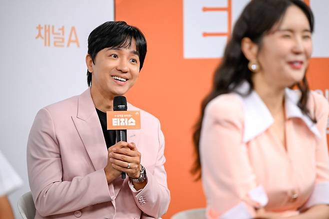 [서울=뉴시스] 반민심 사교육 카르텔 척결 특별조사 시민위원회(반민특위)는 현직 교사와 문항 거래 의혹을 받는 스타 영어강사 조정식(42)의 방송·온라인 바카라사이트 추천 퇴출 운동에 나섰다.